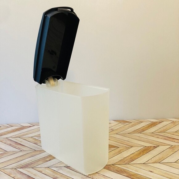 Vintage Tupperware Storage Container 5236A-1 with Dark Blue Lid - Picture 3 of 9